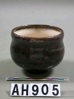藏品(褐釉屈壁碗)的圖片